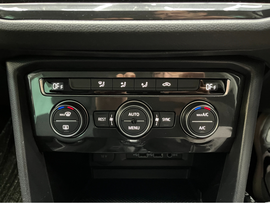 2018 Volkswagen Tiguan - image 23