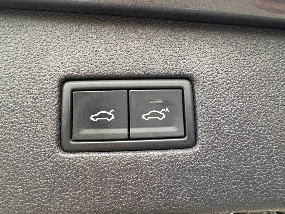 2018 Volkswagen Tiguan - image 24