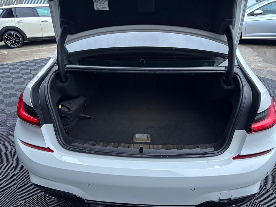 2020 BMW 3 Series - image 7