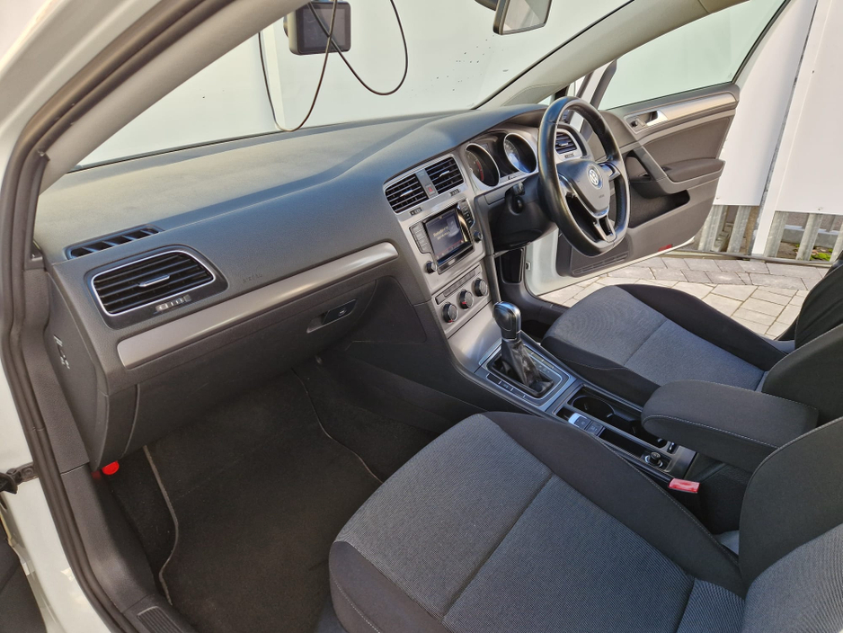 2014 Volkswagen Golf - image 11