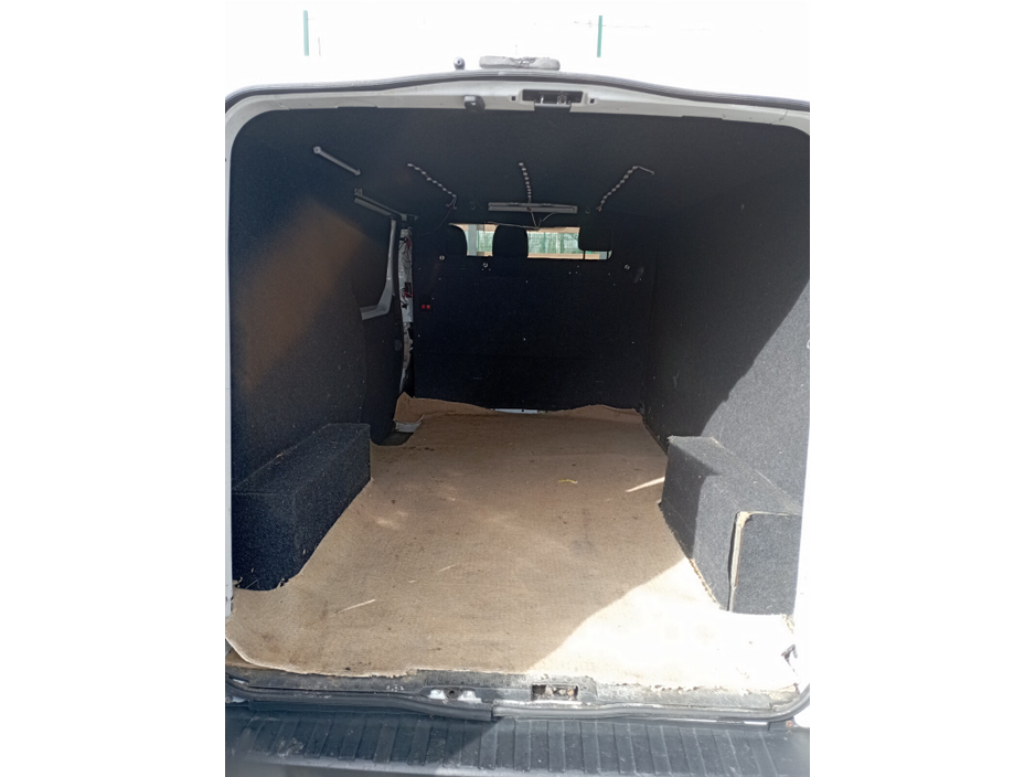 2015 Vauxhall Vivaro - image 9