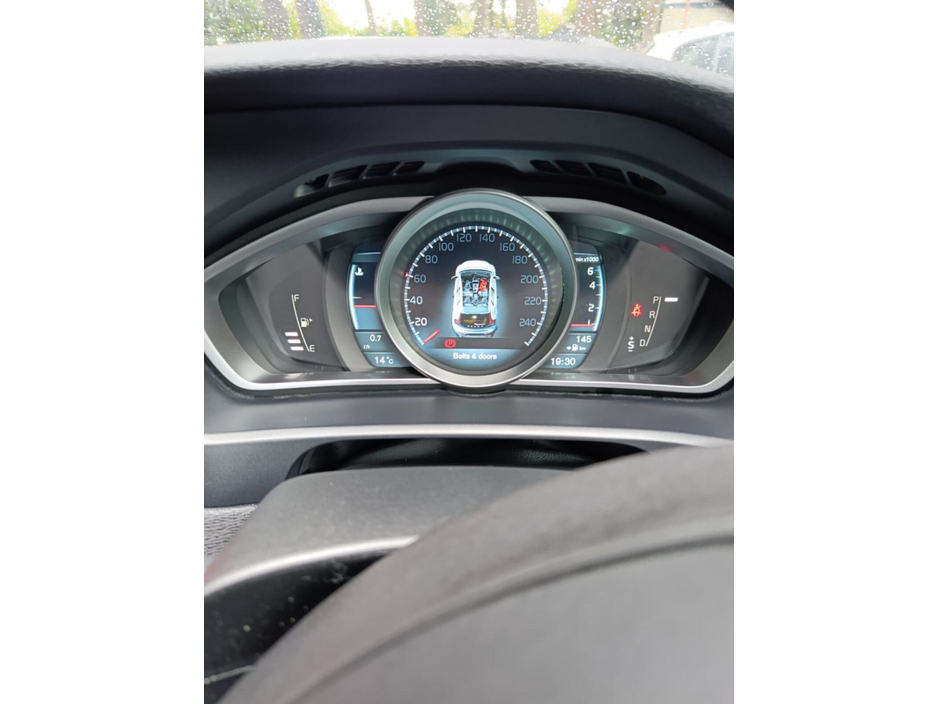 2014 Volvo V40 - image 16