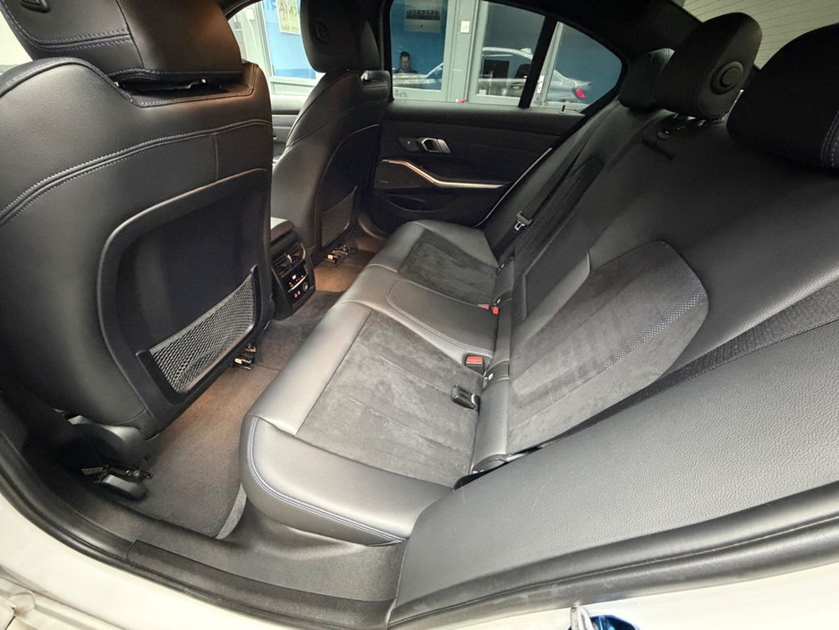2019 BMW 3 Series - image 29