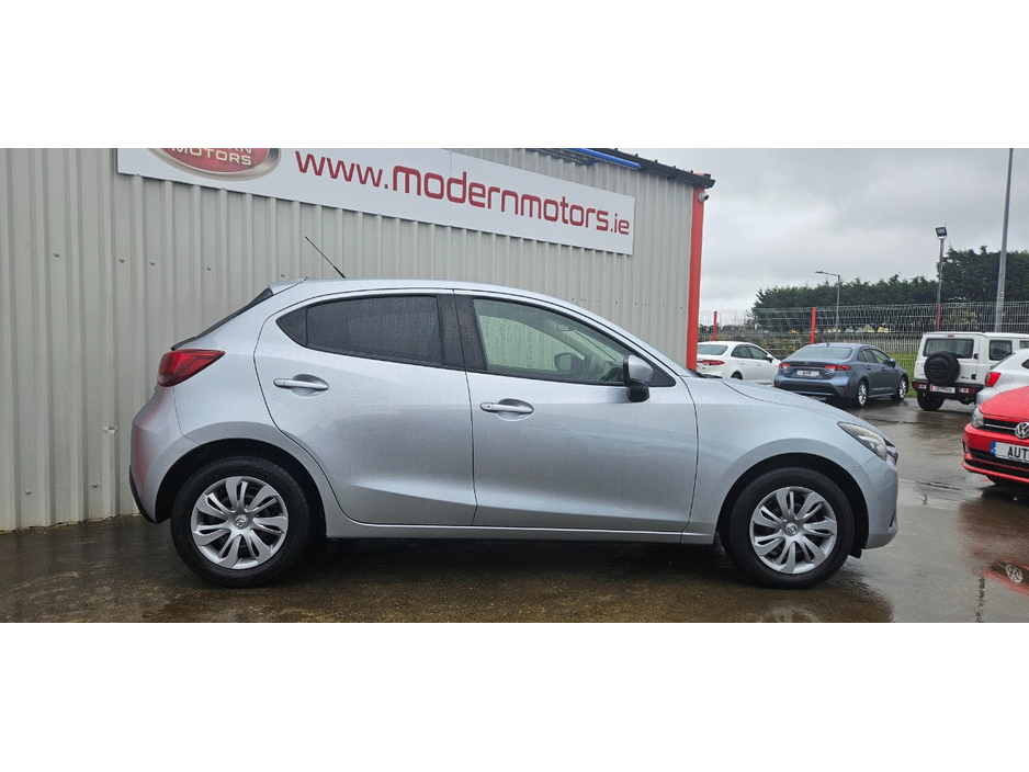 2017 Mazda Mazda2 - image 11