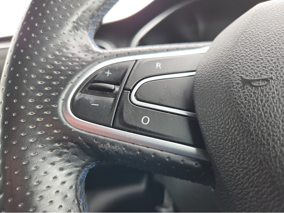 2019 Renault Megane - image 22