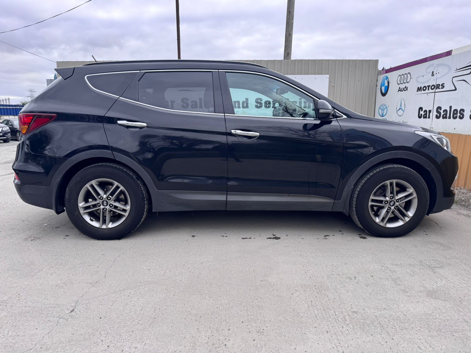 2016 Hyundai Santa Fe - image 4