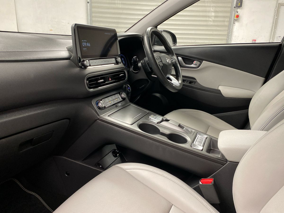 2023 Hyundai Kona - image 2