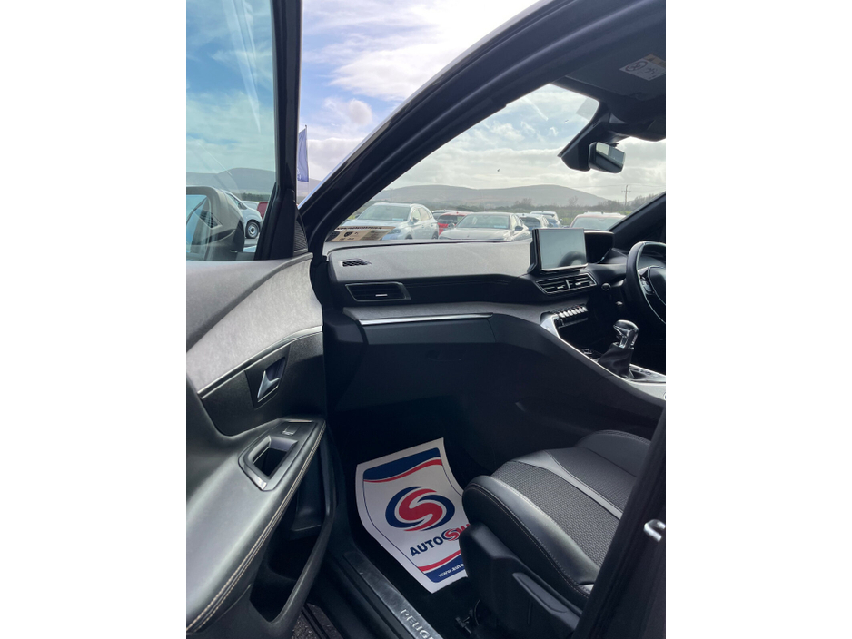 2022 Peugeot 3008 - image 8