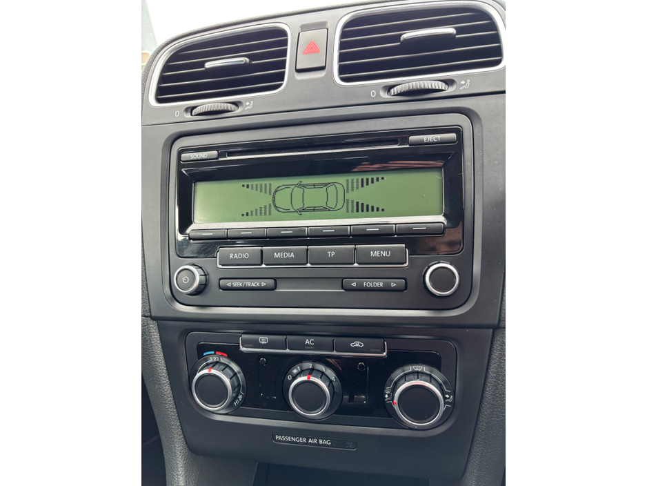 2010 Volkswagen Golf - image 28