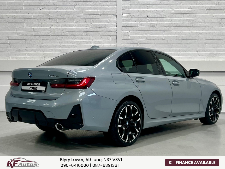 2025 BMW 3 Series - image 6