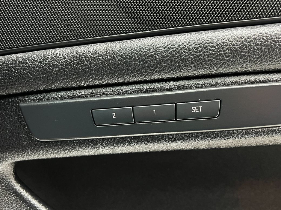 2016 BMW 5 Series - image 24