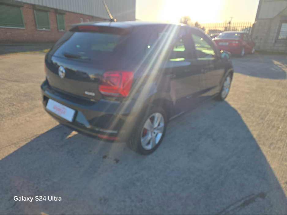 2015 Volkswagen Polo - image 2