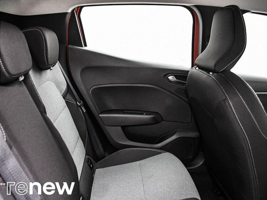 2025 Renault Clio - image 13