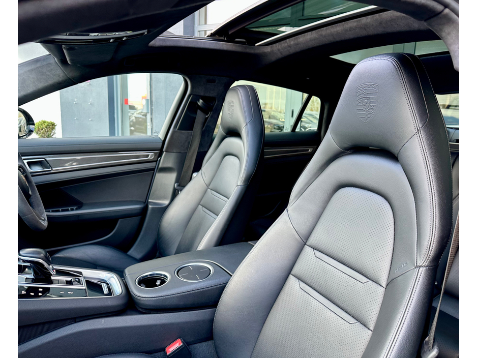 2022 Porsche Panamera 2+2 E-HY E-HYBRID CARBON TRIM €84,950