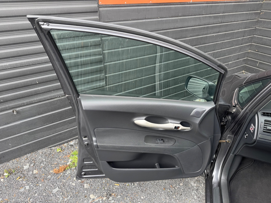 2009 Toyota Auris - image 18