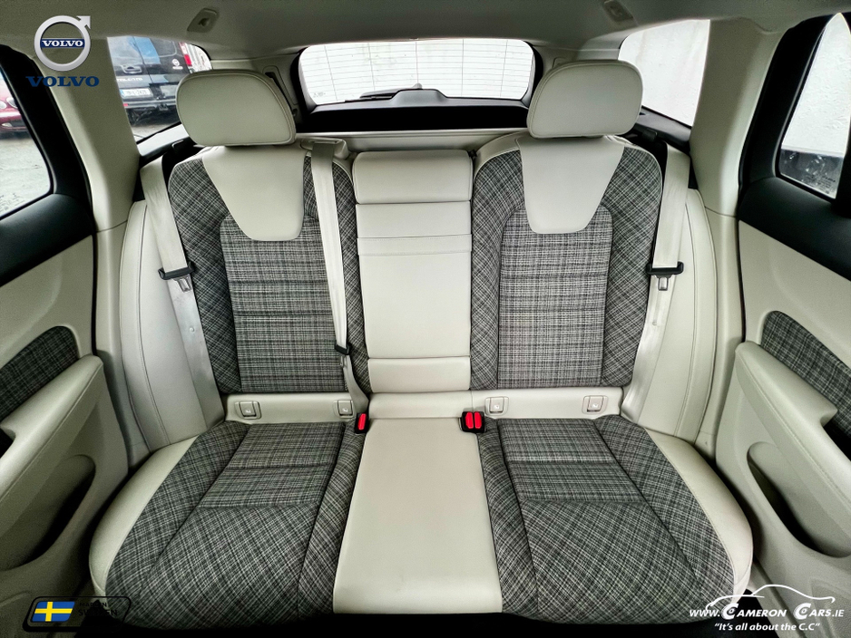 2019 Volvo V60 - image 23