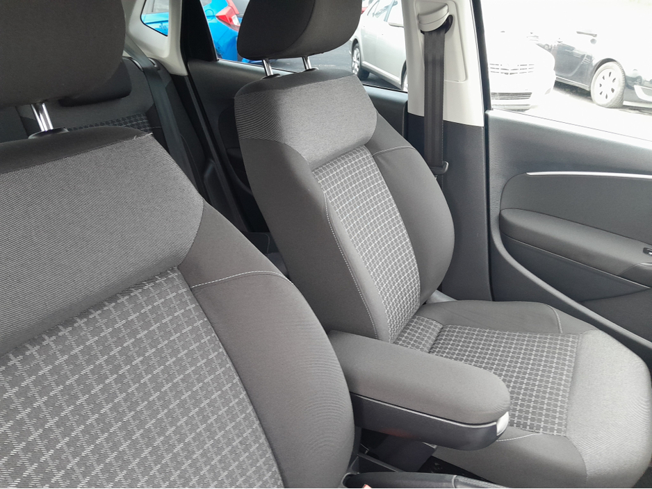 2016 Volkswagen Polo - image 22