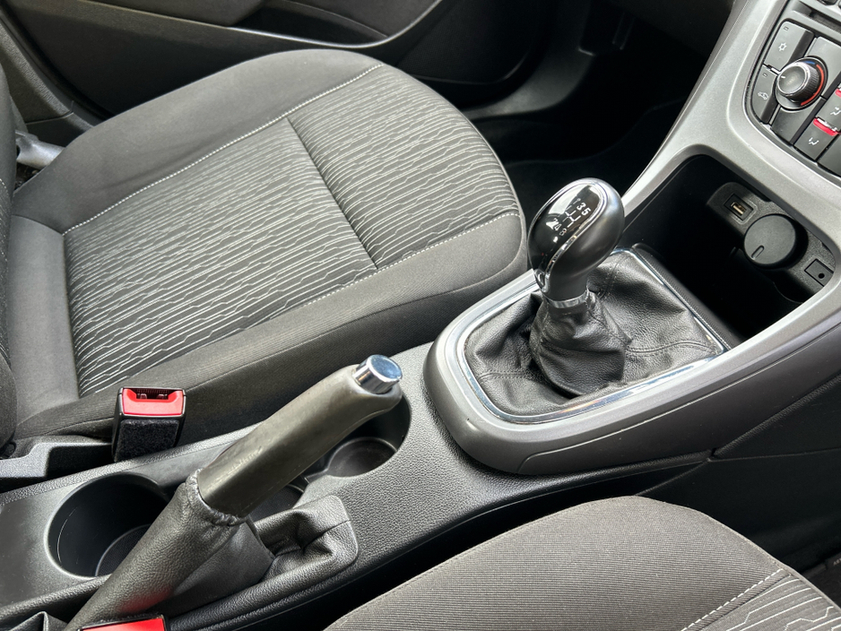 2017 Opel Astra - image 10