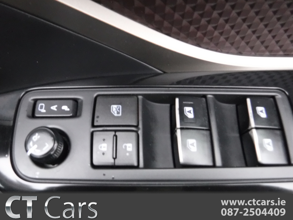 2017 Toyota C-HR 1.8 AUTO HYBRID LOW MILES HIGH SPEC €18,950