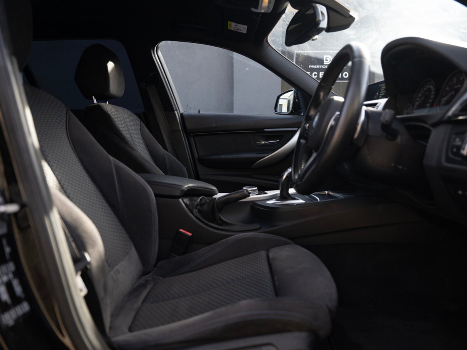 2015 BMW 3 Series - image 18