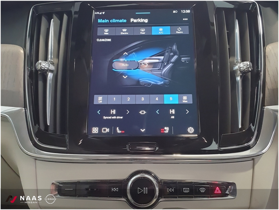 2025 Volvo V90 - image 18