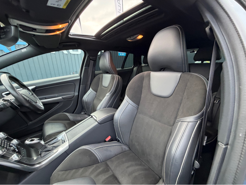 2017 Volvo V60 - image 43