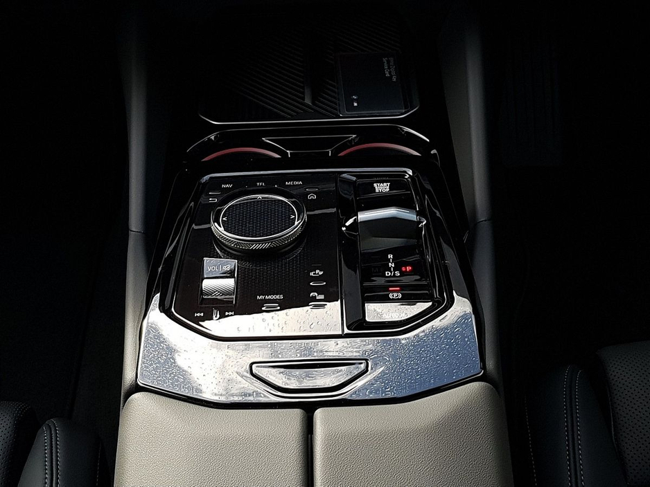 2026 BMW 5 Series - image 10