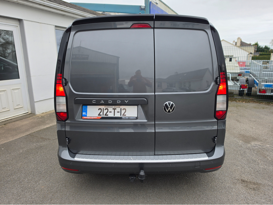 2021 Volkswagen Caddy - image 8