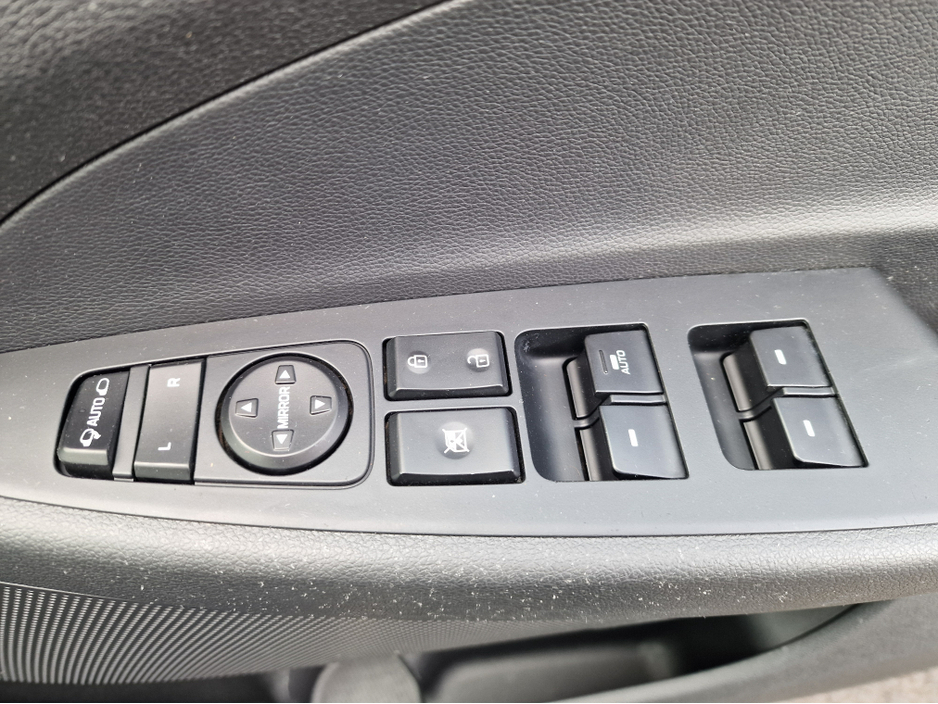 2017 Hyundai Tucson - image 24