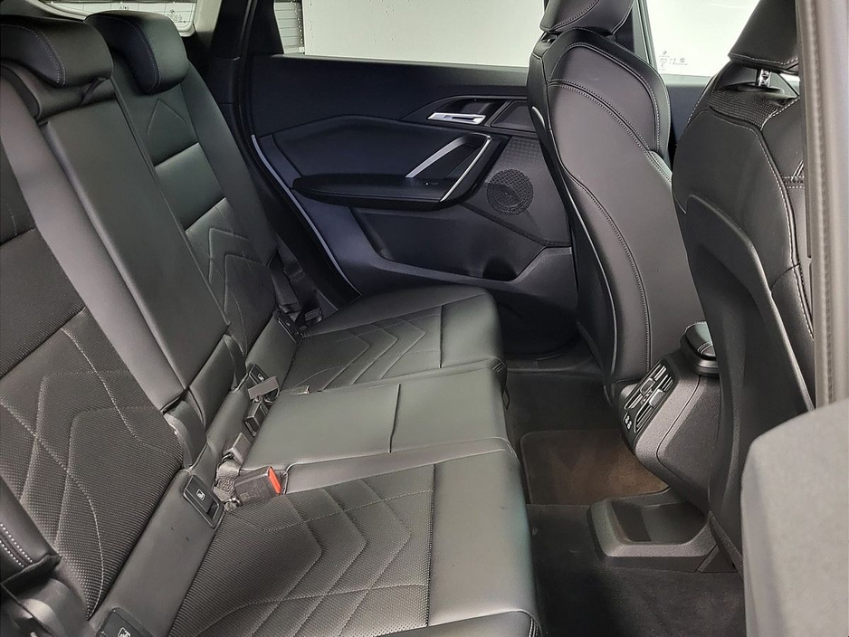 2025 BMW X1 - image 11