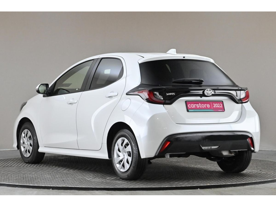 2022 Toyota Yaris - image 7