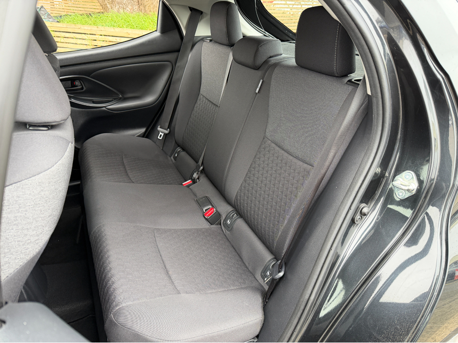 2023 Toyota Yaris - image 23