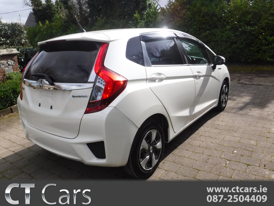 2016 Honda Fit - image 3