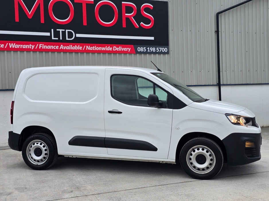 2022 Peugeot Partner - image 4