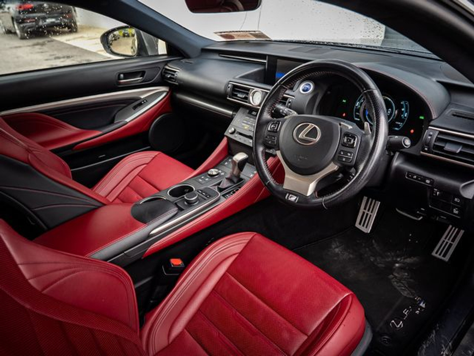 2016 Lexus RC 300 h - image 7