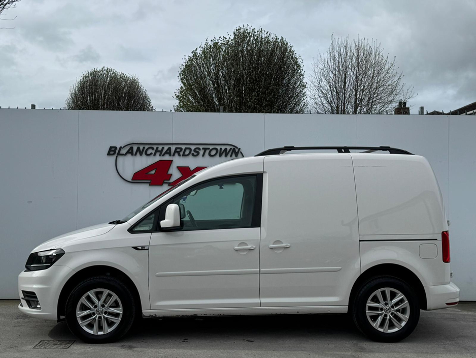 2020 Volkswagen Caddy - image 3