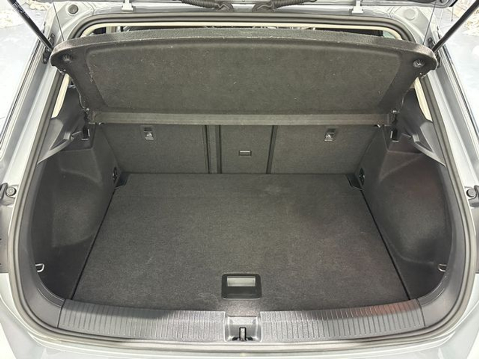 2025 Volkswagen T-Roc - image 28