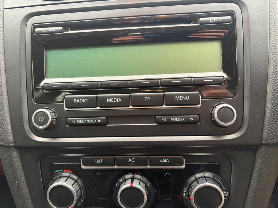 2010 Volkswagen Golf - image 17