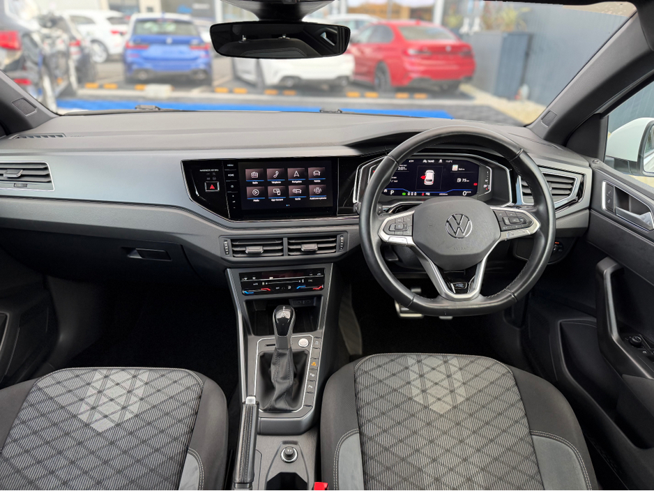 2022 Volkswagen Polo - image 35