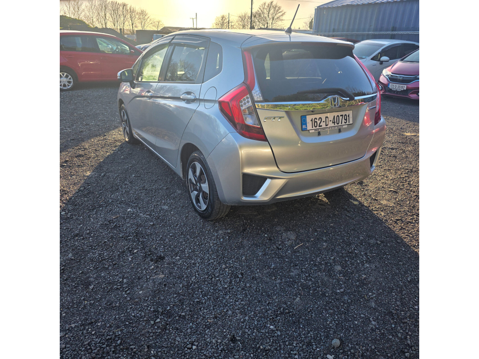 2016 Honda Fit - image 7