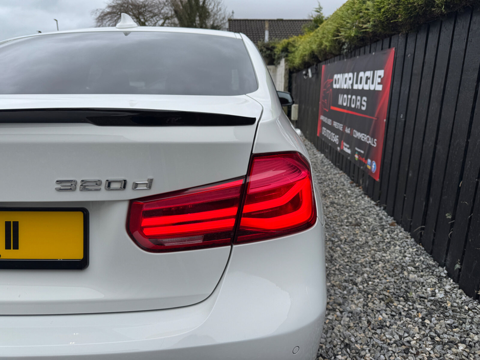 2016 BMW 3 Series - image 26