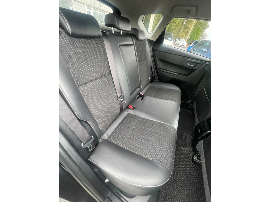 2018 Toyota Auris - image 10