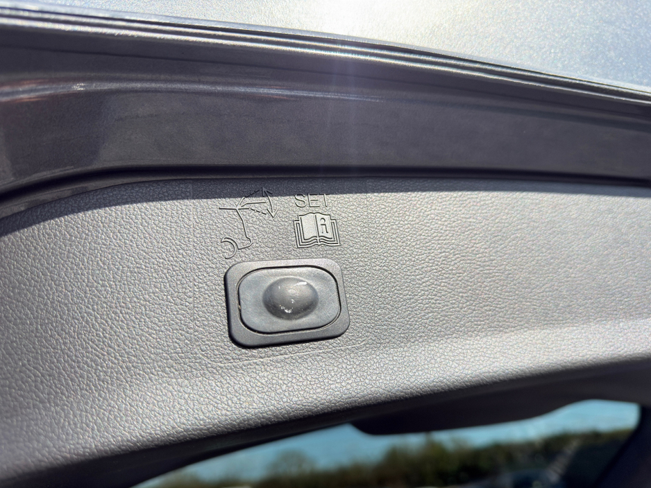 2017 Ford Kuga - image 14