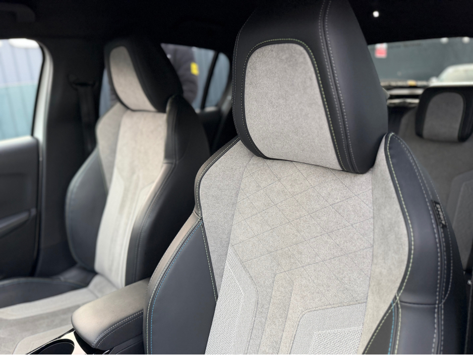 2020 Peugeot 208 - image 41