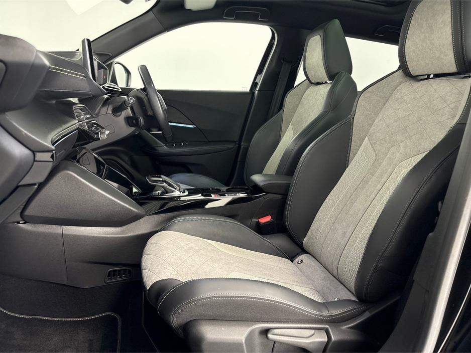 2020 Peugeot 2008 GT 136BHP**PANORAMIC SUNROOF**KEYLESS START**DIGITAL DASH**MULTIFUNCTIONAL STEERING WHEEL**AMBIENT LIGHTING**REVERSE CAMERA**HALF LEATHER INTERIOR**DRIVE MODES**BLUETOOTH** €15,995