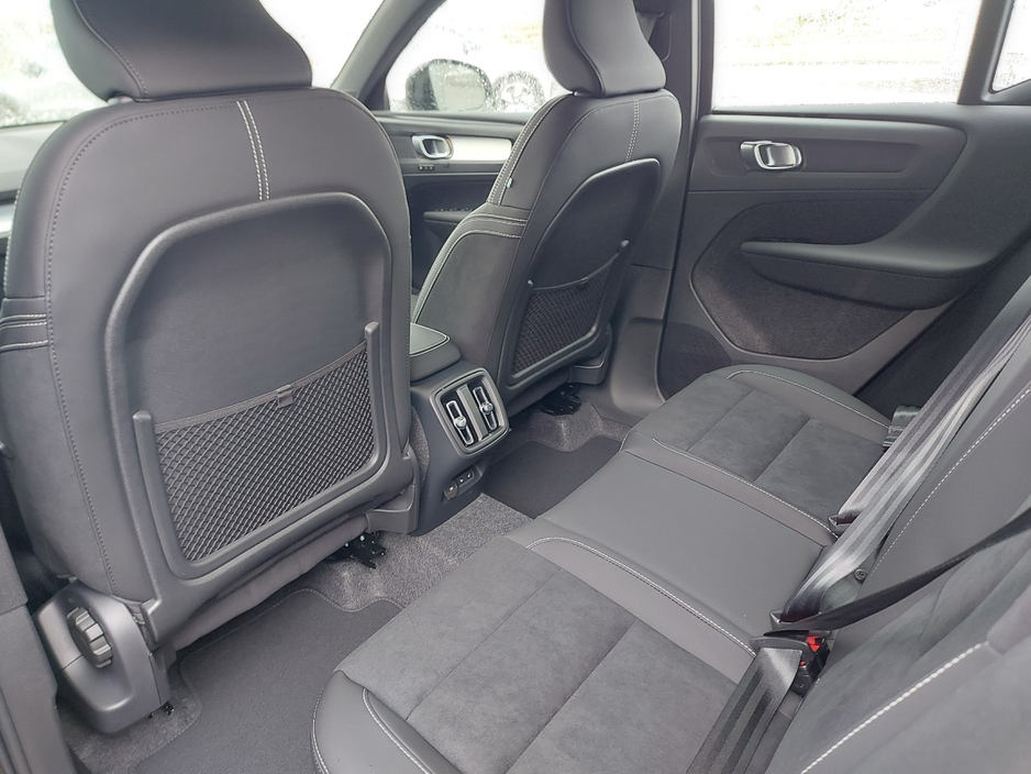 2026 Volvo XC40 - image 22
