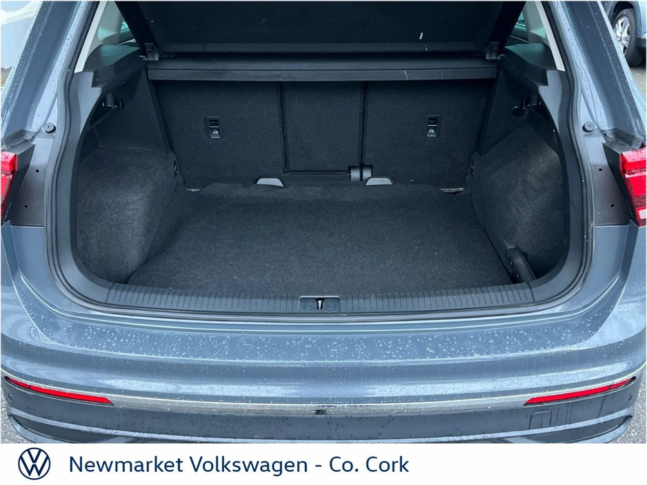 2023 Volkswagen Tiguan - image 10