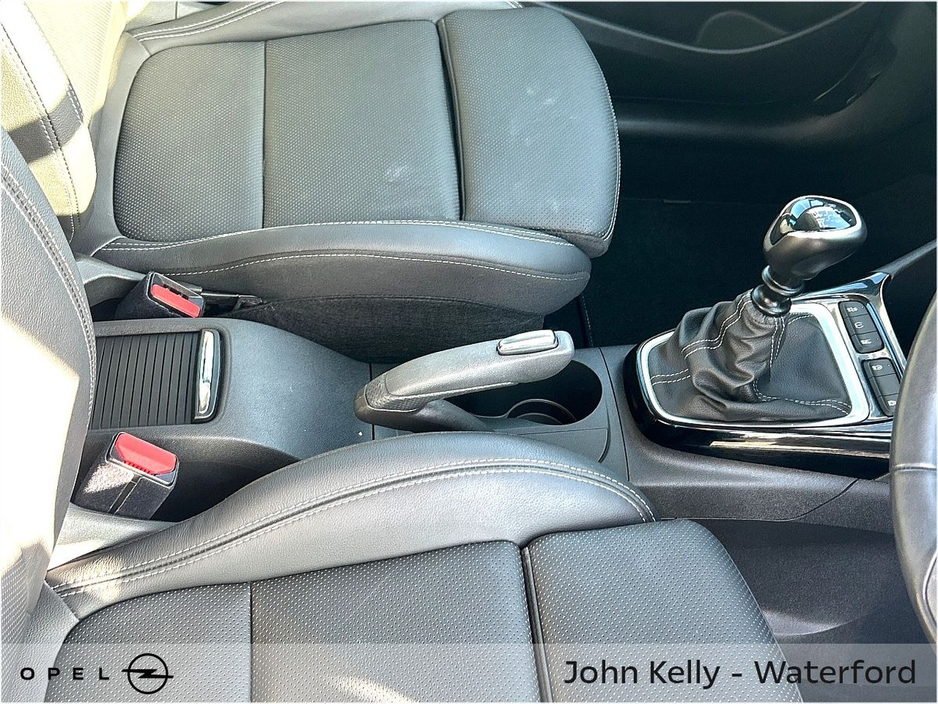 2022 Opel Crossland - image 11