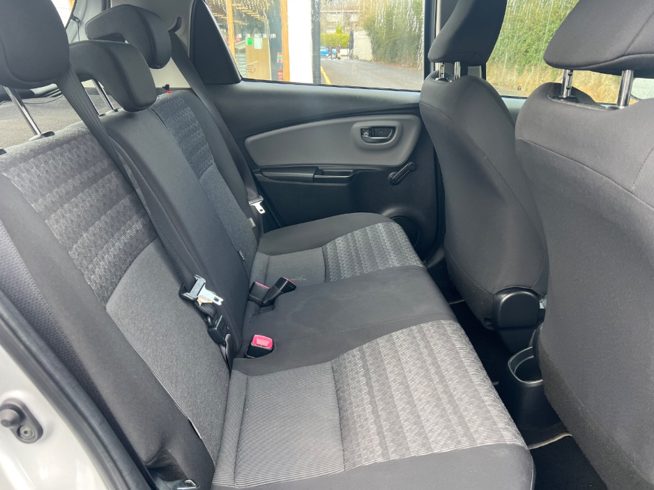 2016 Toyota Yaris - image 18