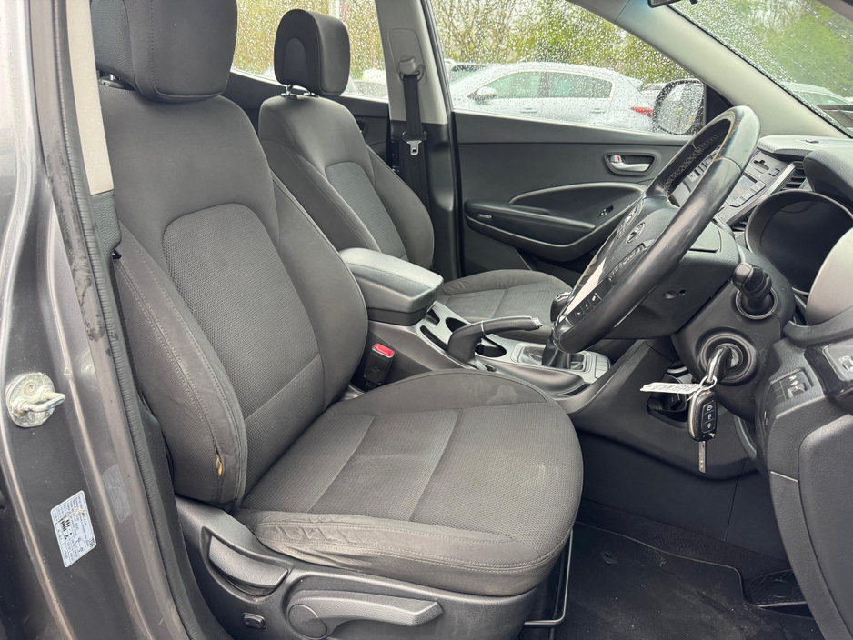 2016 Hyundai Santa Fe - image 13